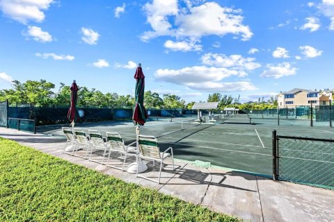 Commercial property in Longboat Key, Florida 4 bedrooms, 166.48 sq.m. № 2213703 - photo 4