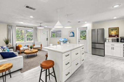 Commercial property in Longboat Key, Florida 4 bedrooms, 166.48 sq.m. № 2213703 - photo 27