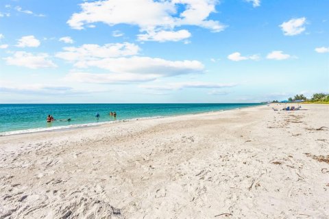 Commercial property in Longboat Key, Florida 4 bedrooms, 166.48 sq.m. № 2213703 - photo 11