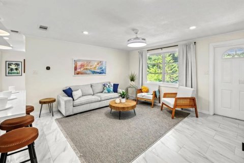 Commercial property in Longboat Key, Florida 4 bedrooms, 166.48 sq.m. № 2213703 - photo 20
