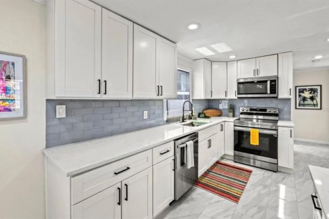 Commercial property in Longboat Key, Florida 4 bedrooms, 166.48 sq.m. № 2213703 - photo 25