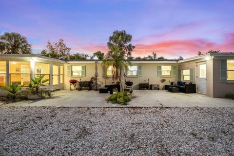 Commercial property in Longboat Key, Florida 4 bedrooms, 166.48 sq.m. № 2213703 - photo 9