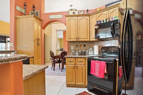 Купить виллу или дом в Хомстед, Флорида 4 спальни, 211.07м2, № 2025797 - фото 8