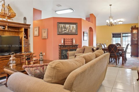 Купить виллу или дом в Хомстед, Флорида 4 спальни, 211.07м2, № 2025797 - фото 4