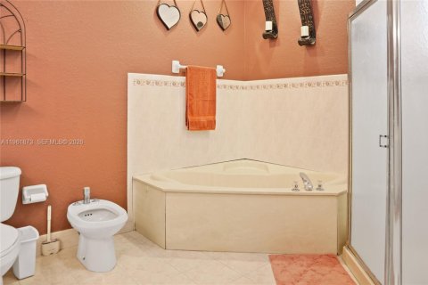 Купить виллу или дом в Хомстед, Флорида 4 спальни, 211.07м2, № 2025797 - фото 12