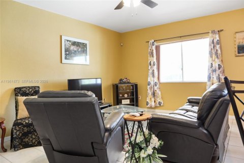 Купить виллу или дом в Хомстед, Флорида 4 спальни, 211.07м2, № 2025797 - фото 9