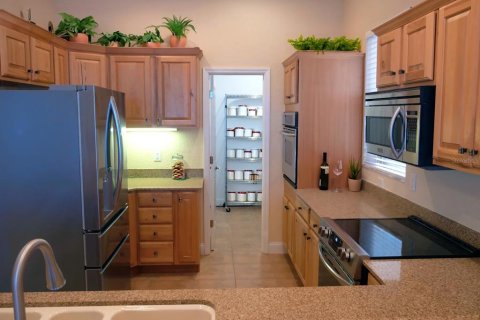 House in Hudson, Florida 4 bedrooms, 256.41 sq.m. № 2258509 - photo 11