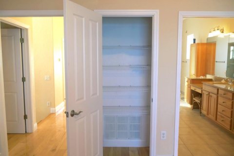House in Hudson, Florida 4 bedrooms, 256.41 sq.m. № 2258509 - photo 18