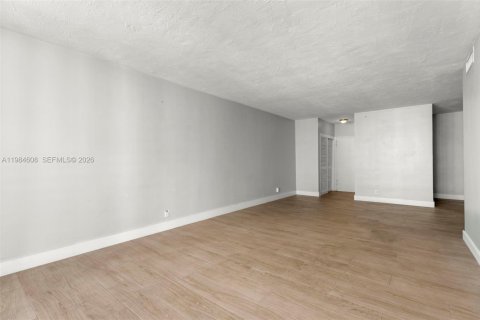 Condo in Hollywood, Florida, 2 bedrooms  № 2045741 - photo 5