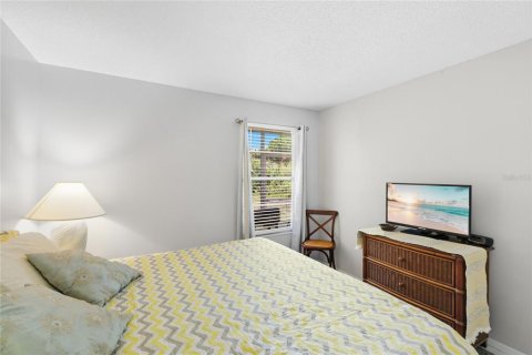 Condo in Bradenton, Florida, 2 bedrooms № 2166672 - photo 17