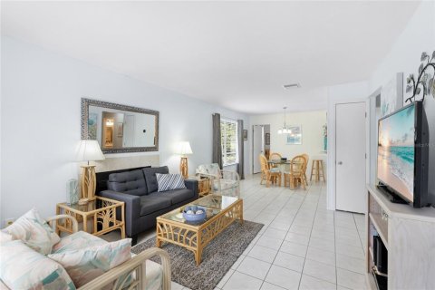 Condo in Bradenton, Florida, 2 bedrooms № 2166672 - photo 4