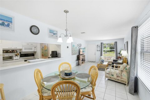 Condo in Bradenton, Florida, 2 bedrooms № 2166672 - photo 9