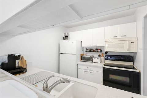 Condo in Bradenton, Florida, 2 bedrooms № 2166672 - photo 11