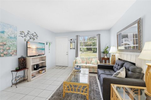 Condo in Bradenton, Florida, 2 bedrooms № 2166672 - photo 7