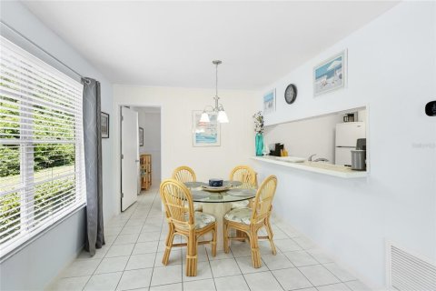 Condo in Bradenton, Florida, 2 bedrooms № 2166672 - photo 8