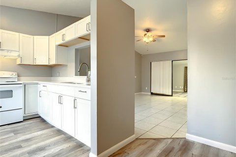 Duplex in Orlando, Florida 2 bedrooms, 107.58 sq.m. № 1899164 - photo 8