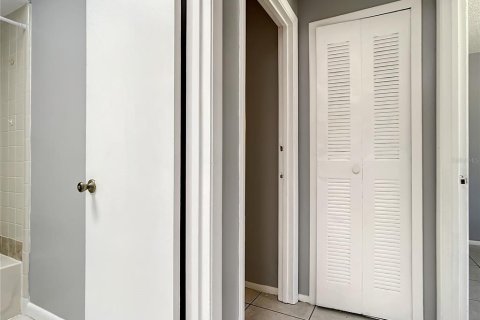 Duplex in Orlando, Florida 2 bedrooms, 107.58 sq.m. № 1899164 - photo 6