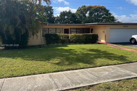 House in North Miami Beach, Florida 4 bedrooms, 212.65 sq.m. № 2031094 - photo 14