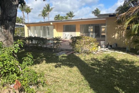 House in North Miami Beach, Florida 4 bedrooms, 212.65 sq.m. № 2031094 - photo 15