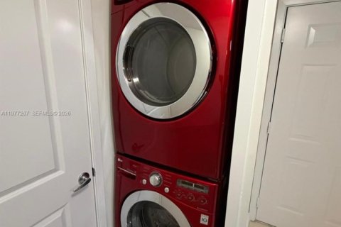 Condo in Miami, Florida, 1 bedroom  № 2041649 - photo 19