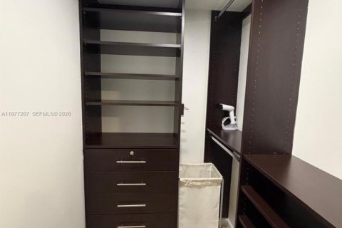 Condo in Miami, Florida, 1 bedroom  № 2041649 - photo 15