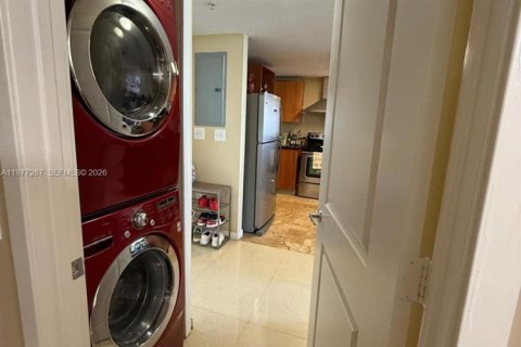 Condo in Miami, Florida, 1 bedroom  № 2041649 - photo 6