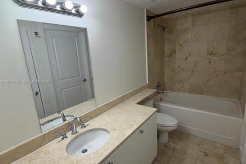 Condo in Miami, Florida, 1 bedroom  № 2041649 - photo 17