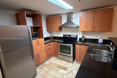 Condo in Miami, Florida, 1 bedroom  № 2041649 - photo 13