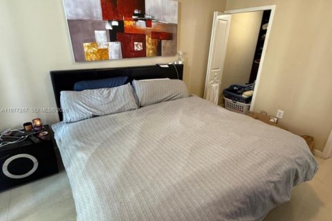 Condo in Miami, Florida, 1 bedroom  № 2041649 - photo 5