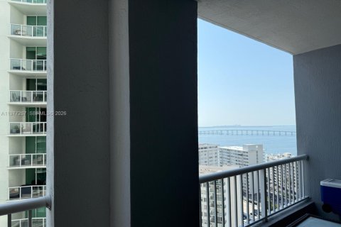 Condo in Miami, Florida, 1 bedroom  № 2041649 - photo 3