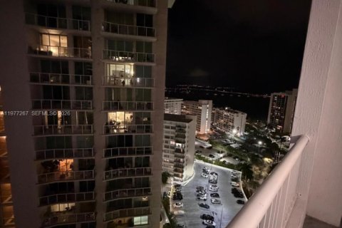 Condo in Miami, Florida, 1 bedroom  № 2041649 - photo 16