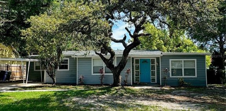 House in Tampa, Florida 3 bedrooms, 140.28 sq.m. № 1803318
