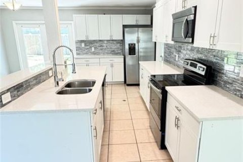 House in Tampa, Florida 3 bedrooms, 140.28 sq.m. № 1803318 - photo 4