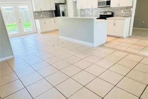 House in Tampa, Florida 3 bedrooms, 140.28 sq.m. № 1803318 - photo 16