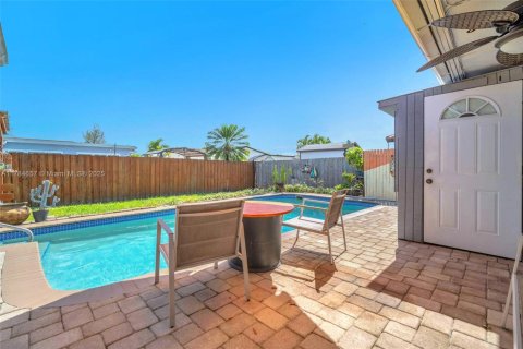 House in Pembroke Pines, Florida 4 bedrooms, 168.8 sq.m. № 1647034 - photo 28