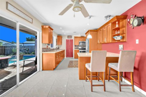 House in Pembroke Pines, Florida 4 bedrooms, 168.8 sq.m. № 1647034 - photo 14