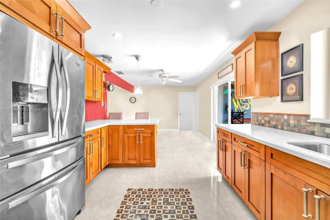 House in Pembroke Pines, Florida 4 bedrooms, 168.8 sq.m. № 1647034 - photo 10