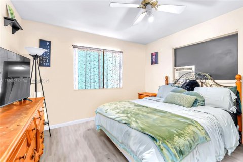 House in Pembroke Pines, Florida 4 bedrooms, 168.8 sq.m. № 1647034 - photo 19