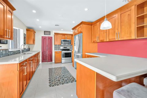 House in Pembroke Pines, Florida 4 bedrooms, 168.8 sq.m. № 1647034 - photo 7