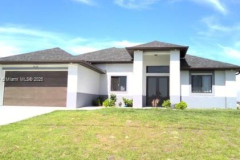 Casa en venta en Cape Coral, Florida, 3 dormitorios, 153.75 m2 № 1892509 - foto 1