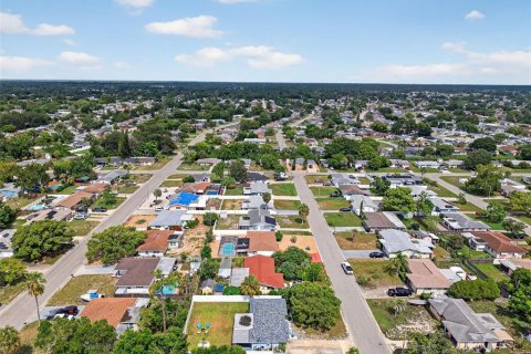 House in Port Richey, Florida 3 bedrooms, 80.27 sq.m. № 1877166 - photo 7