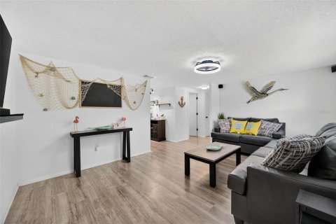 House in Port Richey, Florida 3 bedrooms, 80.27 sq.m. № 1877166 - photo 9