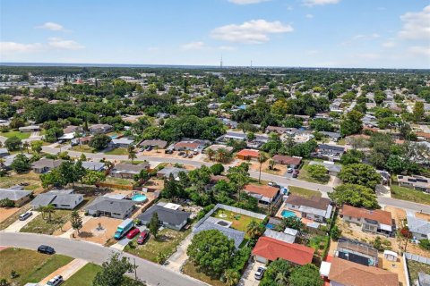 House in Port Richey, Florida 3 bedrooms, 80.27 sq.m. № 1877166 - photo 8