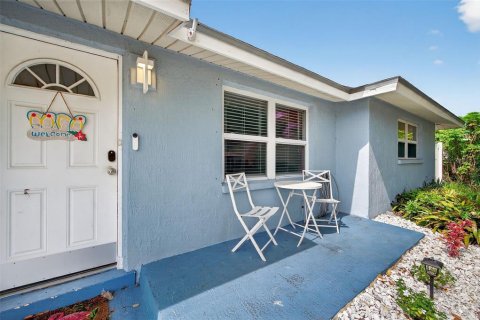 House in Port Richey, Florida 3 bedrooms, 80.27 sq.m. № 1877166 - photo 4