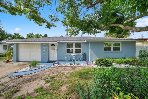 House in Port Richey, Florida 3 bedrooms, 80.27 sq.m. № 1877166 - photo 2