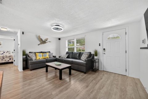 House in Port Richey, Florida 3 bedrooms, 80.27 sq.m. № 1877166 - photo 10