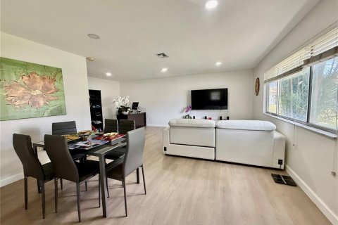 Villa ou maison à vendre à Sarasota, Floride: 1 chambre, 80.27 m2 № 2147849 - photo 7