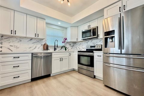 Villa ou maison à vendre à Sarasota, Floride: 1 chambre, 80.27 m2 № 2147849 - photo 2