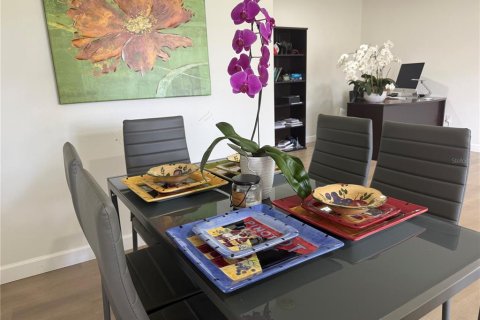 Villa ou maison à vendre à Sarasota, Floride: 1 chambre, 80.27 m2 № 2147849 - photo 4