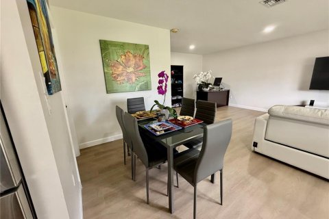 Villa ou maison à vendre à Sarasota, Floride: 1 chambre, 80.27 m2 № 2147849 - photo 5